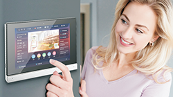 超強(qiáng)智能 全屋智控 | 君和睿通與堅(jiān)朗智能家居管家 - 智能室內(nèi)主機(jī)